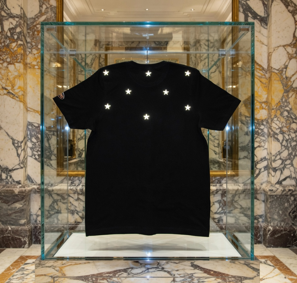 JATINI ONE OF ONE REFLECTIVE TEE. SIZE-LARGE