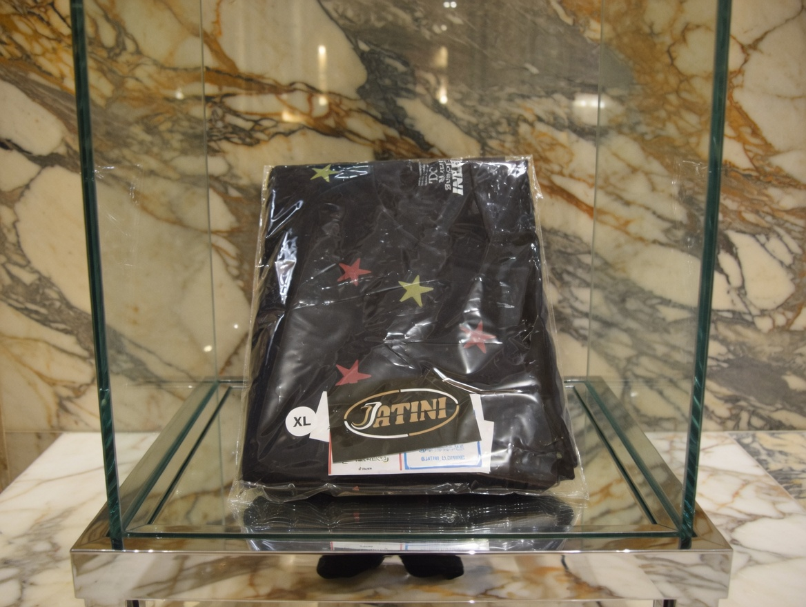 JATINI ONE OF ONE REFLECTIVE TEE. SIZE-XLARGE