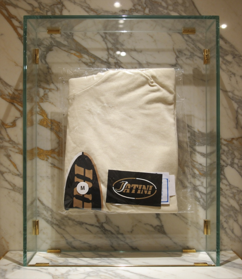 JATINI ONE OF ONE CLASSIC TEE. SIZE-MEDIUM