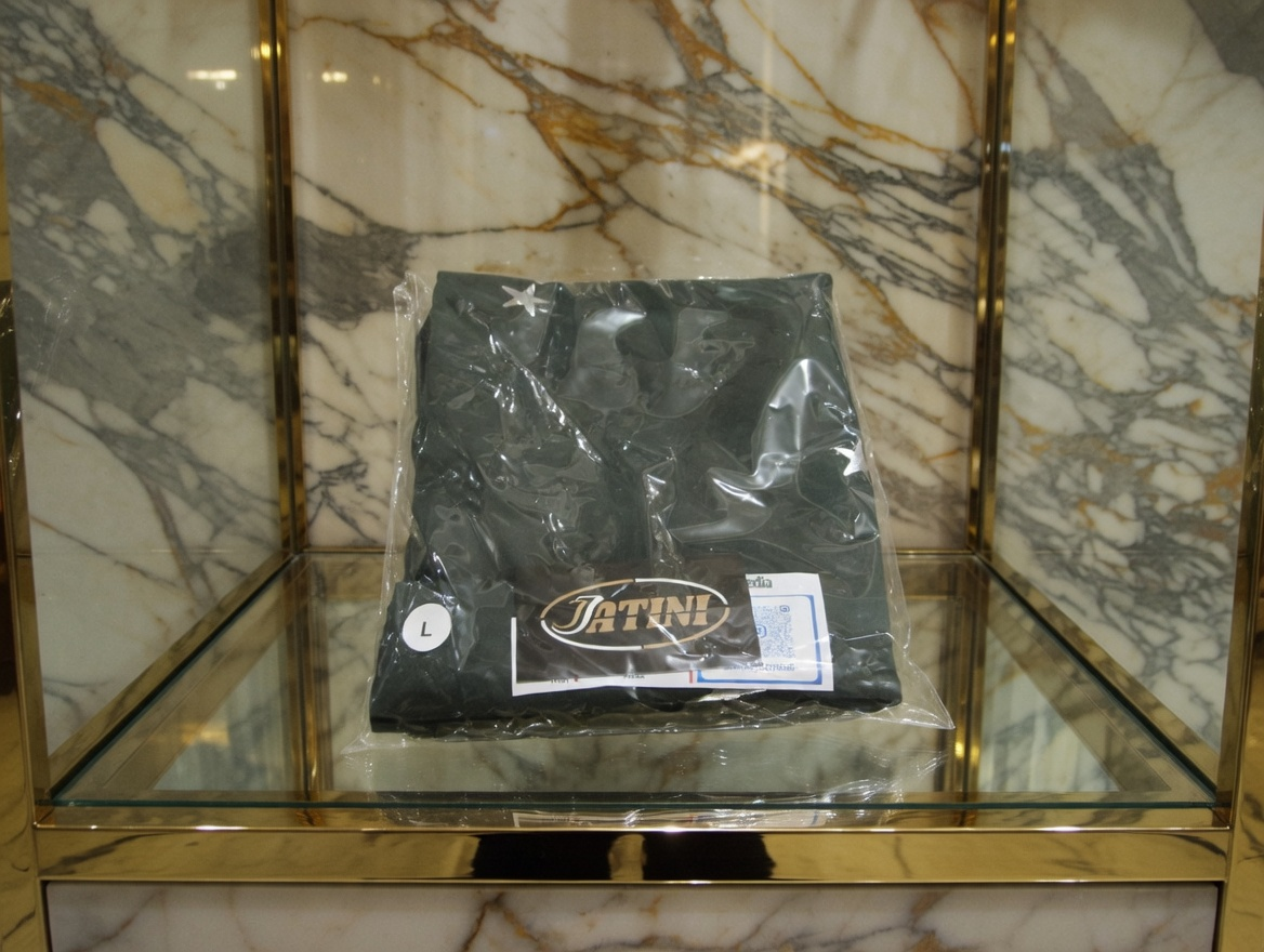 JATINI ONE OF ONE GOLD TEE. SIZE-LARGE