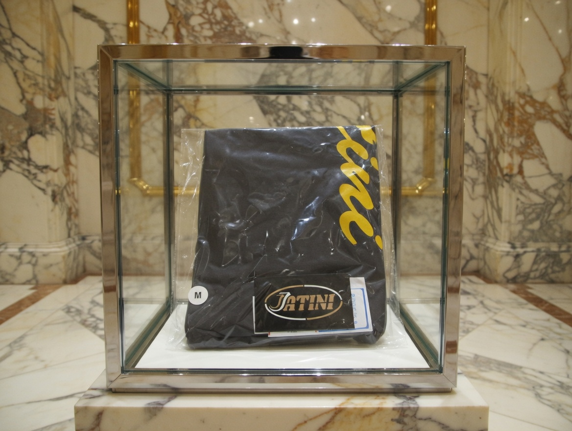JATINI ONE OF ONE SIGNATURE TEE. SIZE-MEDIUM