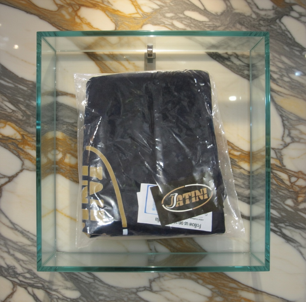 JATINI ONE OF ONE CLASSIC TEE. SIZE-LARGE