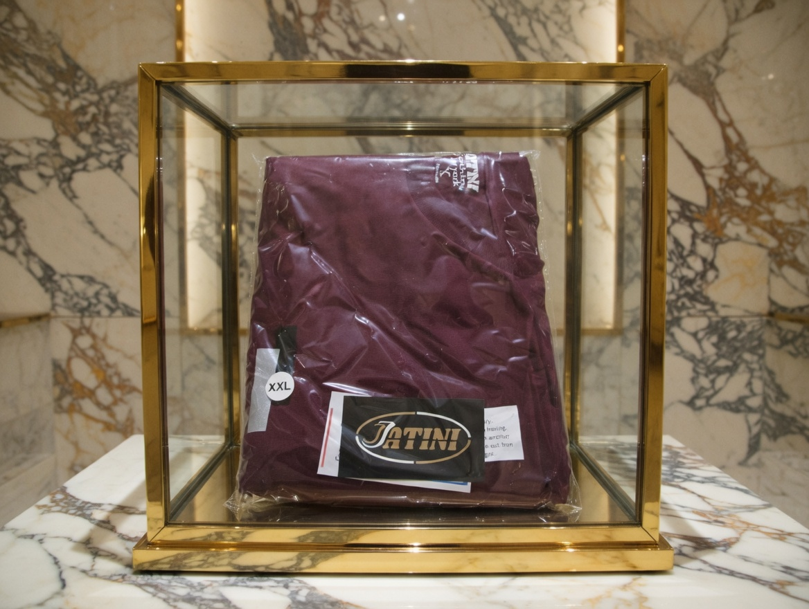 JATINI ONE OF ONE REFLECTIVE TEE. SIZE 2X-LARGE
