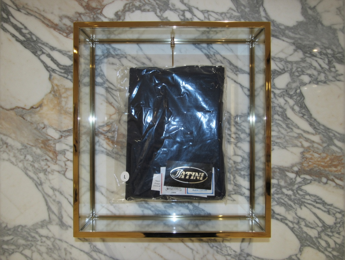 JATINI ONE OF ONE CLASSIC TEE. SIZE-SMALL