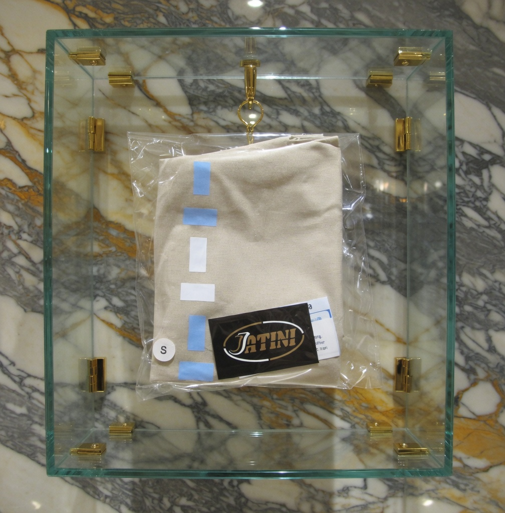 JATINI ONE OF ONE CLASSIC TEE. SIZE-SMALL