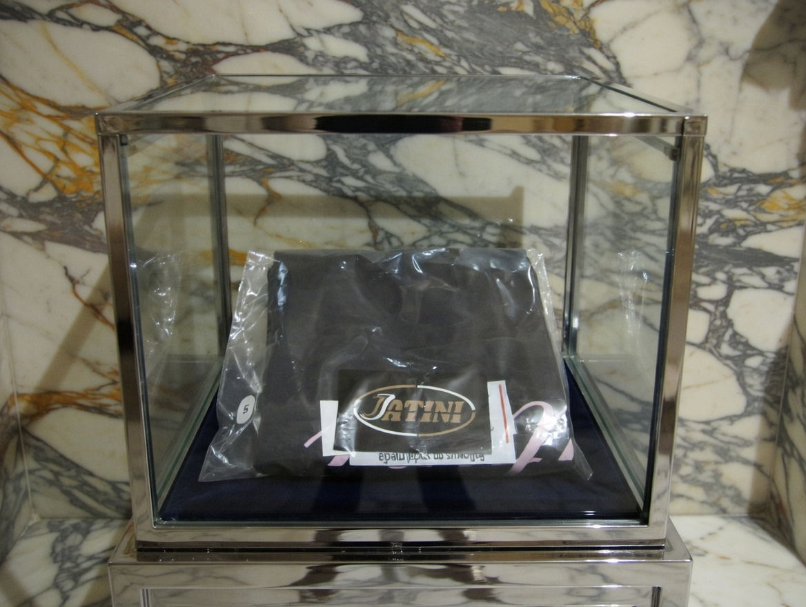 JATINI ONE OF ONE SIGNATURE TEE. SIZE-SMALL