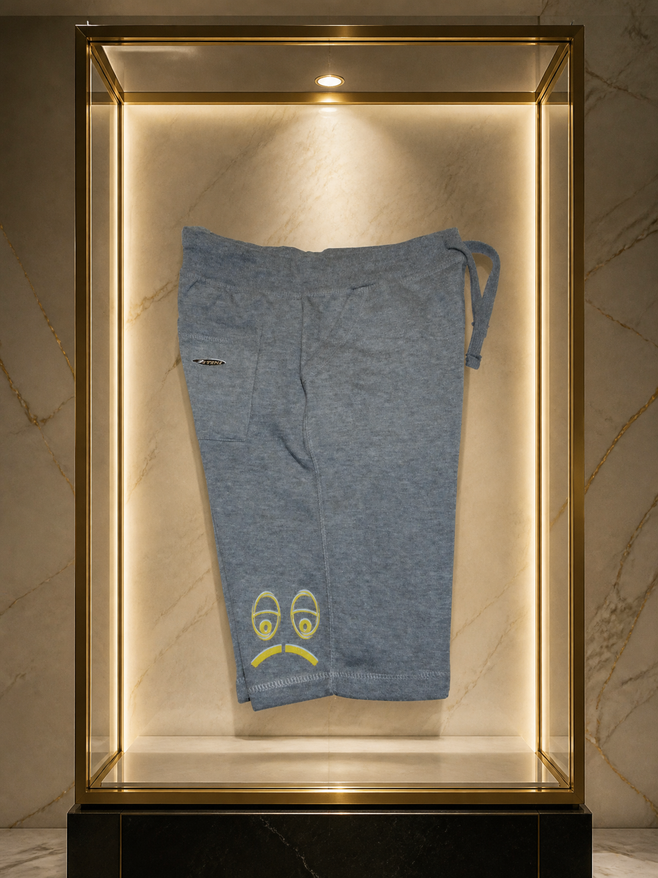 JATINI ONE OF ONE SHORTS. SIZE-LARGE
