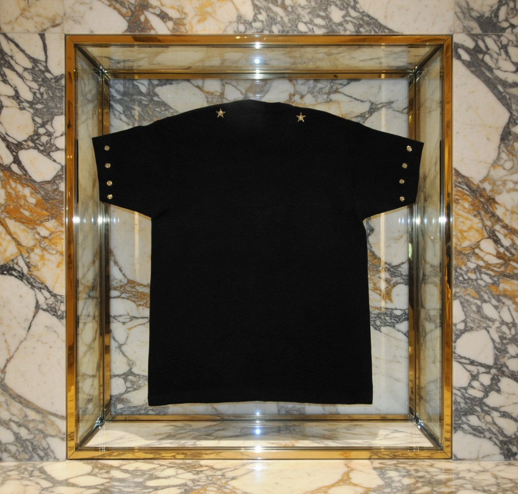 JATINI ONE OF ONE GOLD TEE. SIZE-LARGE