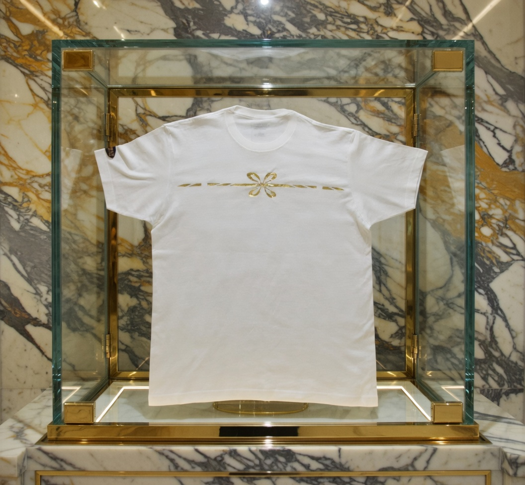 JATINI ONE OF ONE GOLD TEE. SIZE-XLARGE