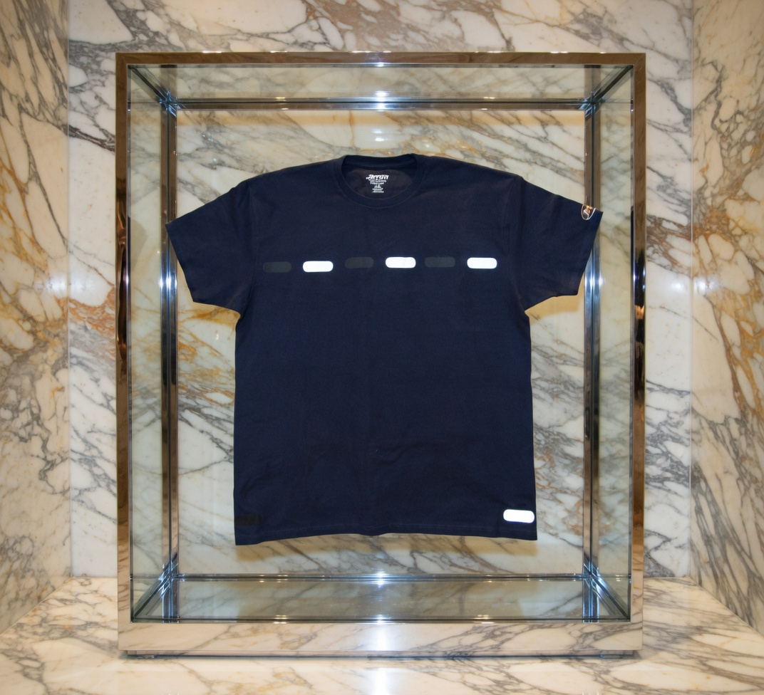JATINI ONE OF ONE REFLECTIVE TEE. SIZE. 2X-LARGE