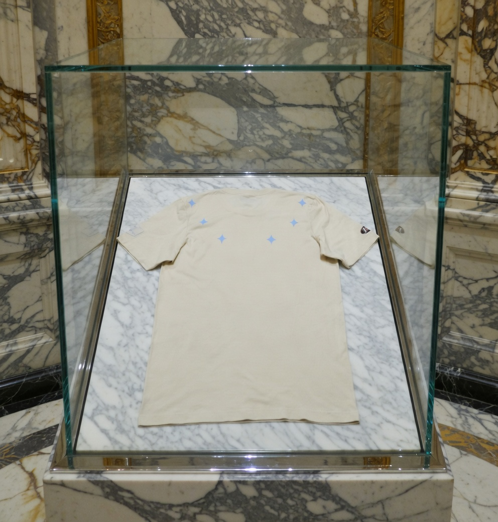 JATINI ONE OF ONE SIGNATURE TEE. SIZE-MEDIUM