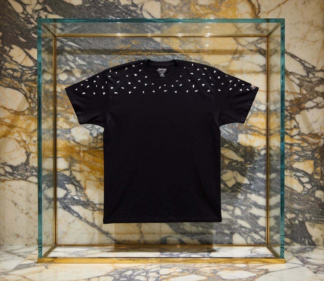 JATINI ONE OF ONE REFLECTIVE TEE. SIZE 2X-LARGE