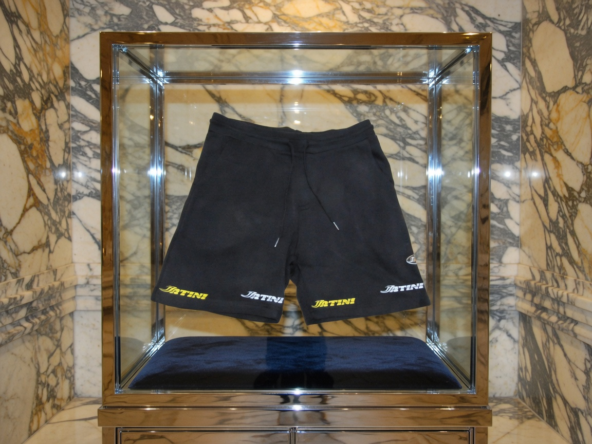 JATINI ONE OF ONE SHORTS. SIZE-SMALL