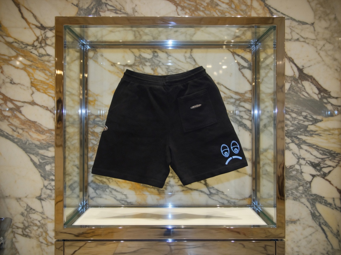 JATINI ONE OF ONE SHORTS. SIZE-MEDIUM