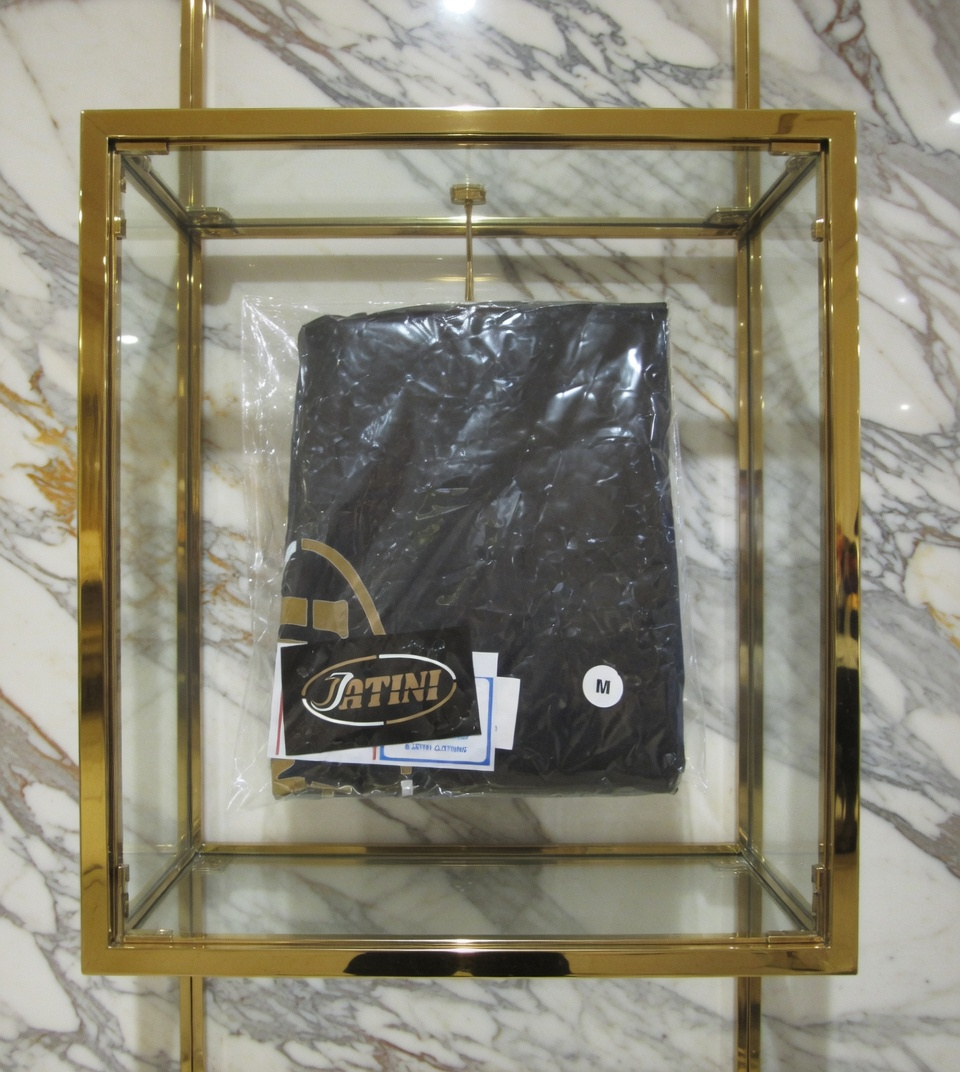 JATINI ONE OF ONE CLASSIC TEE. SIZE-MEDIUM