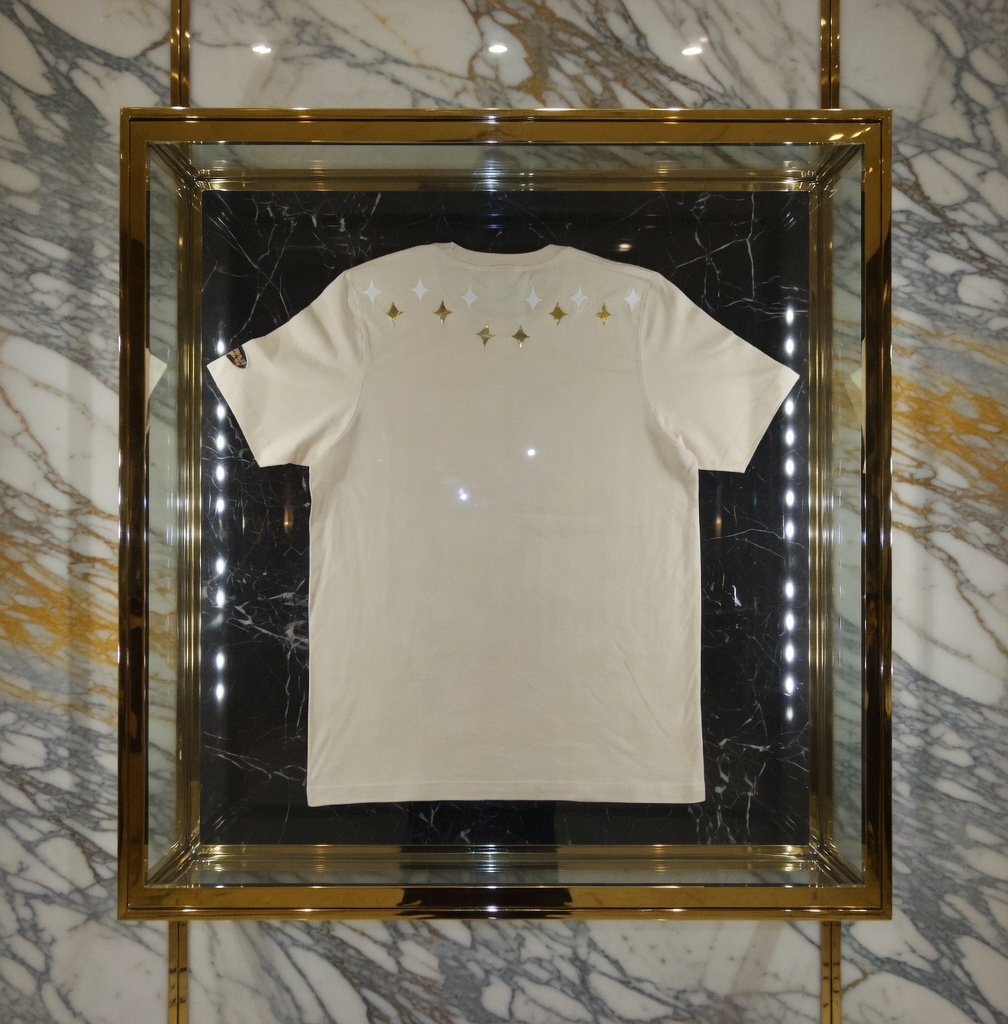 JATINI ONE OF ONE GOLD TEE. SIZE-LARGE