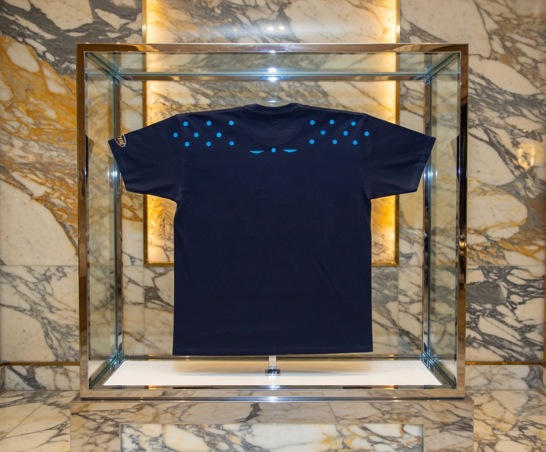 JATINI ONE OF ONE NEON TEE. SIZE-LARGE