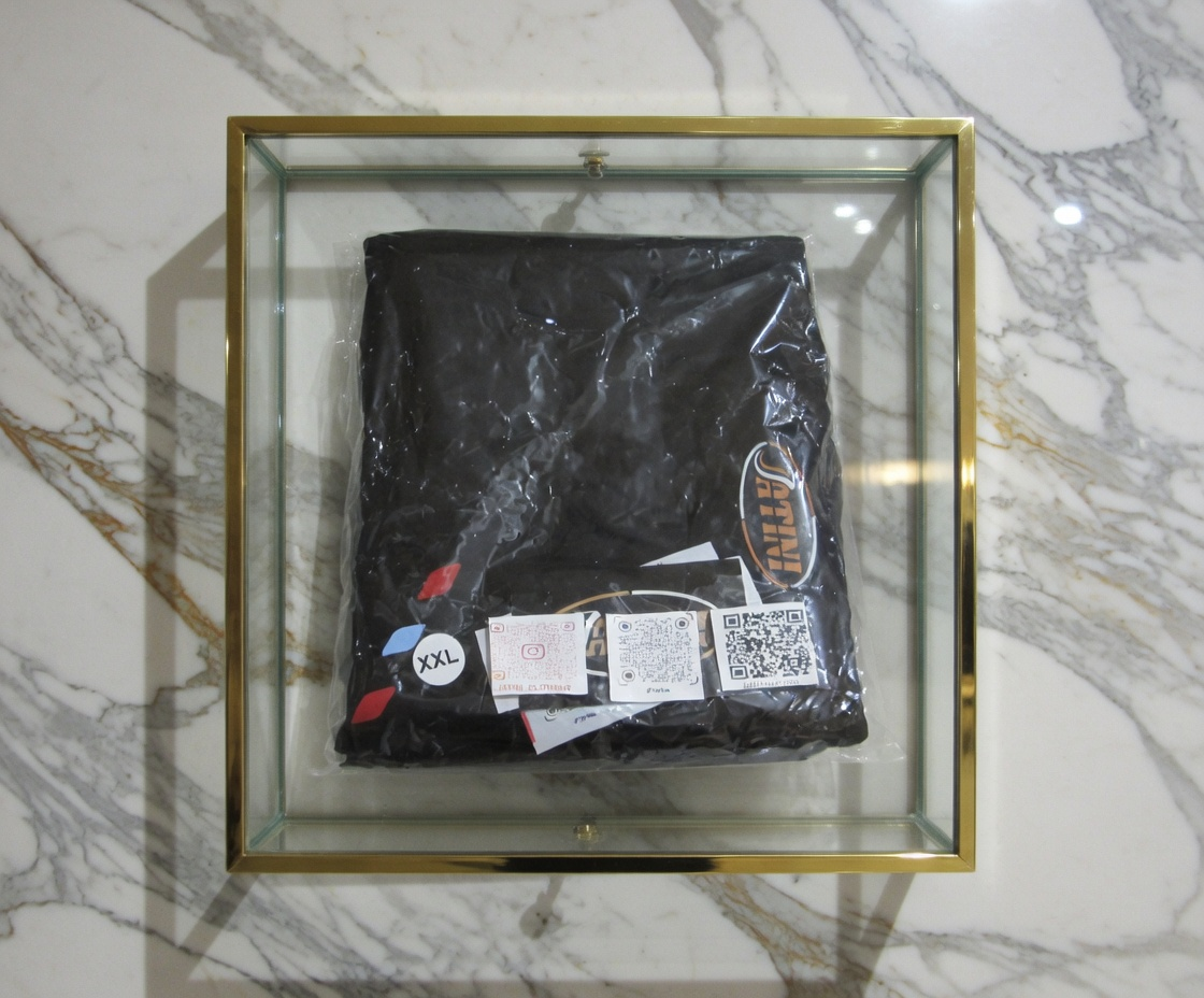 JATINI ONE OF ONE CLASSIC TEE. SIZE 2X-LARGE