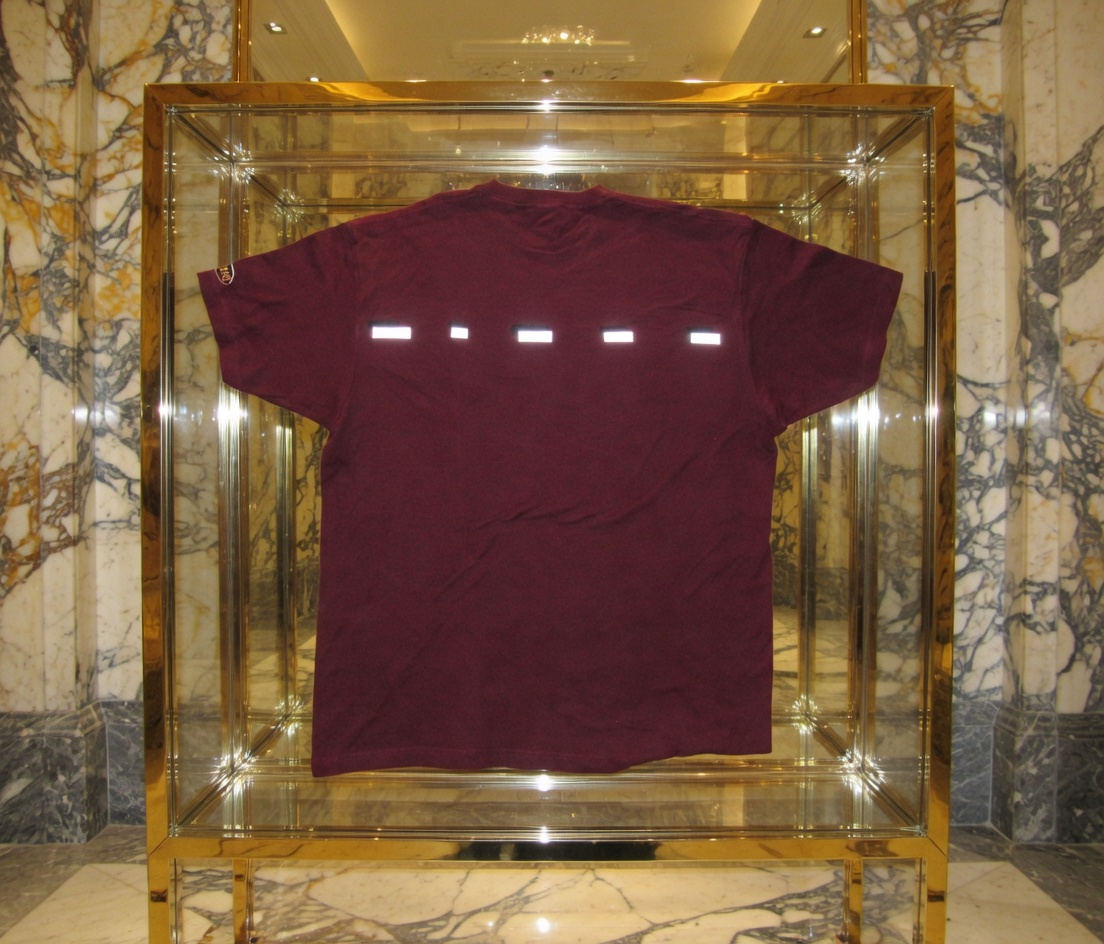 JATINI ONE OF ONE REFLECTIVE TEE. SIZE 2X-LARGE