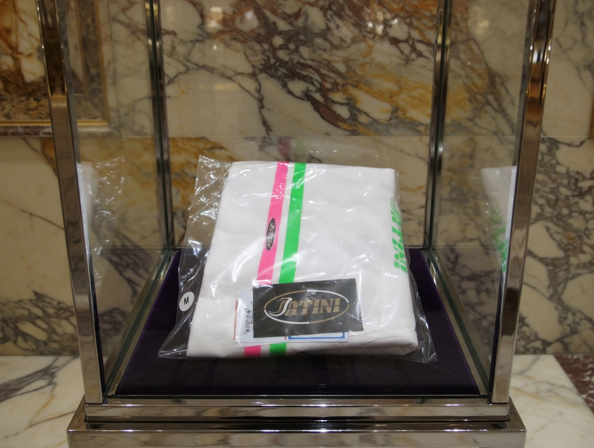 JATINI ONE OF ONE NEON TEE. SIZE-MEDIUM