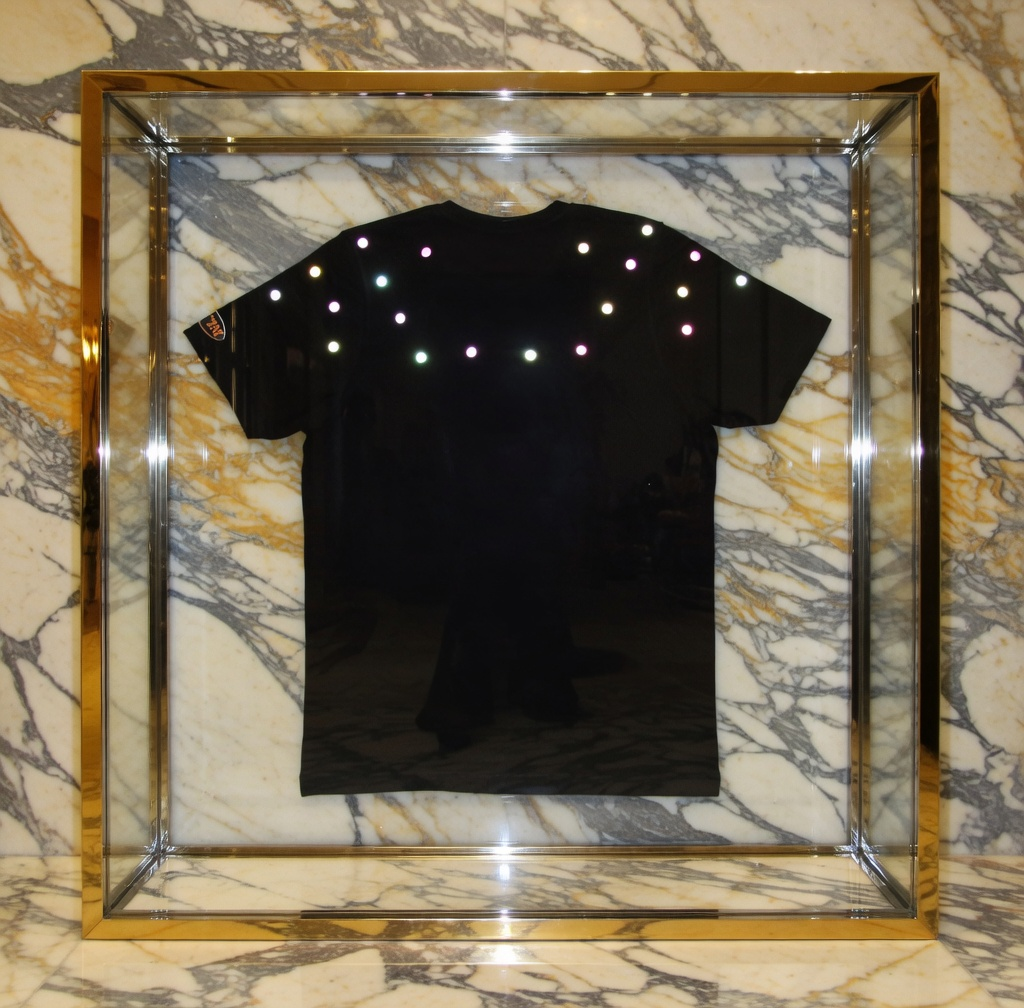 JATINI ONE OF ONE REFLECTIVE TEE. SIZE-LARGE