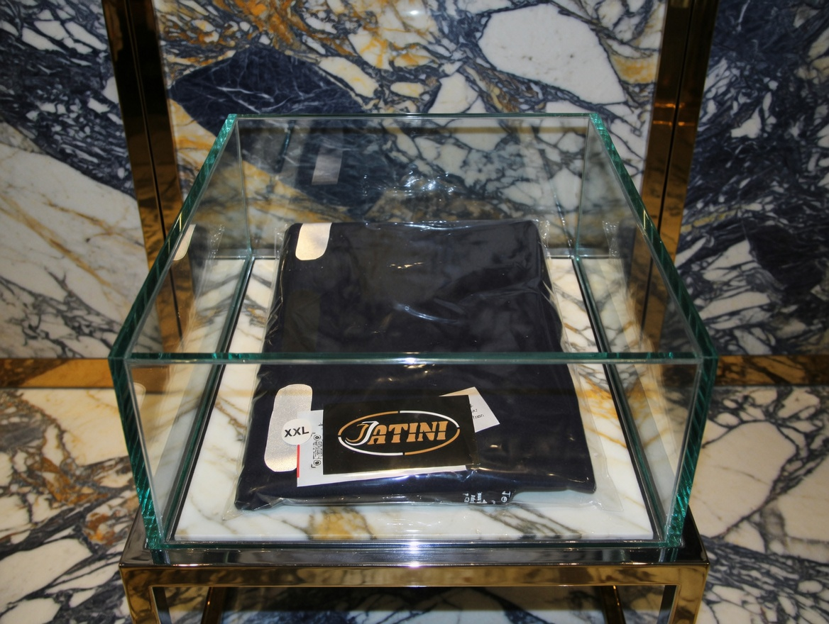 JATINI ONE OF ONE REFLECTIVE TEE. SIZE. 2X-LARGE