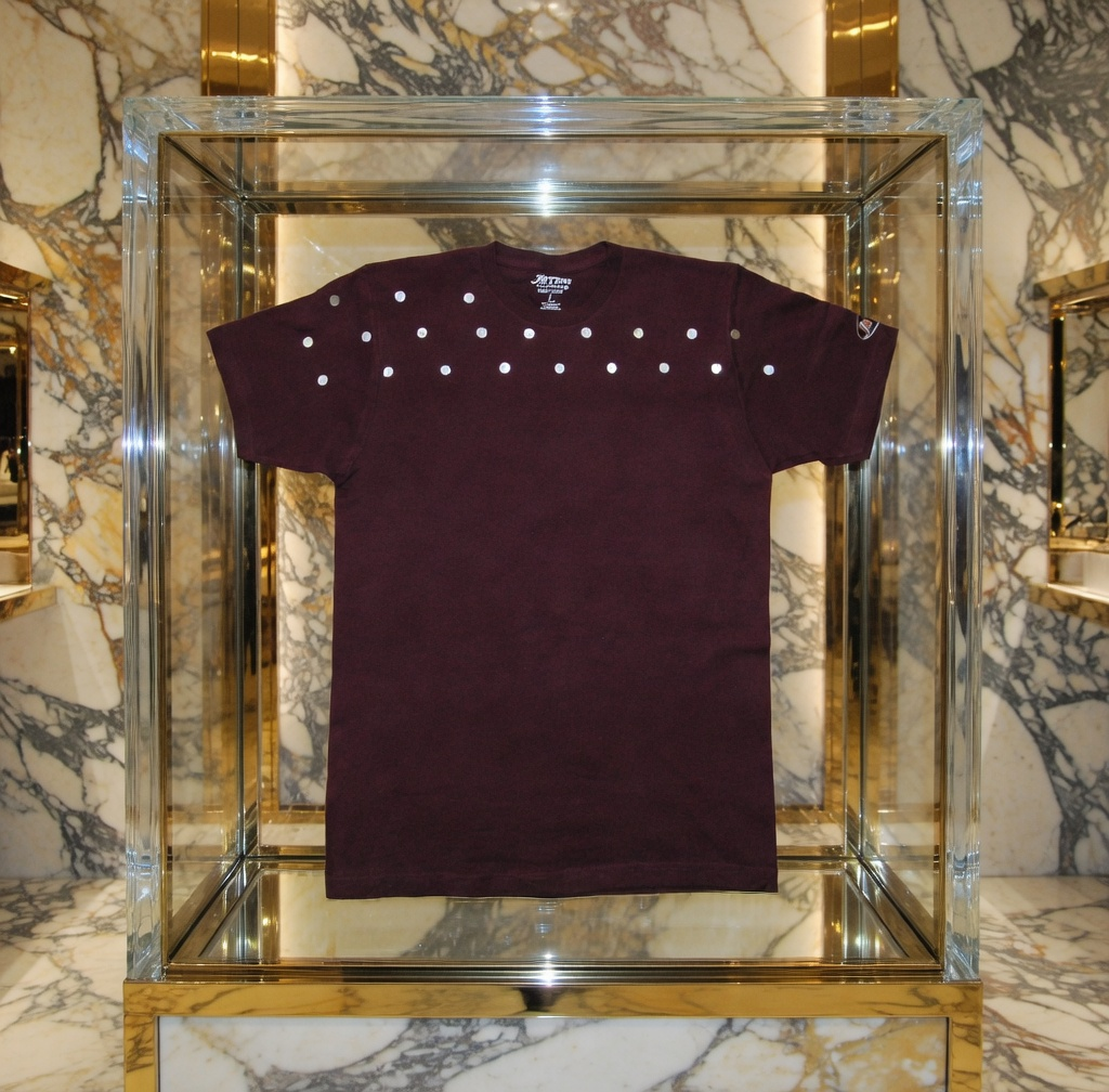 JATINI ONE OF ONE SILVER TEE. SIZE-LARGE