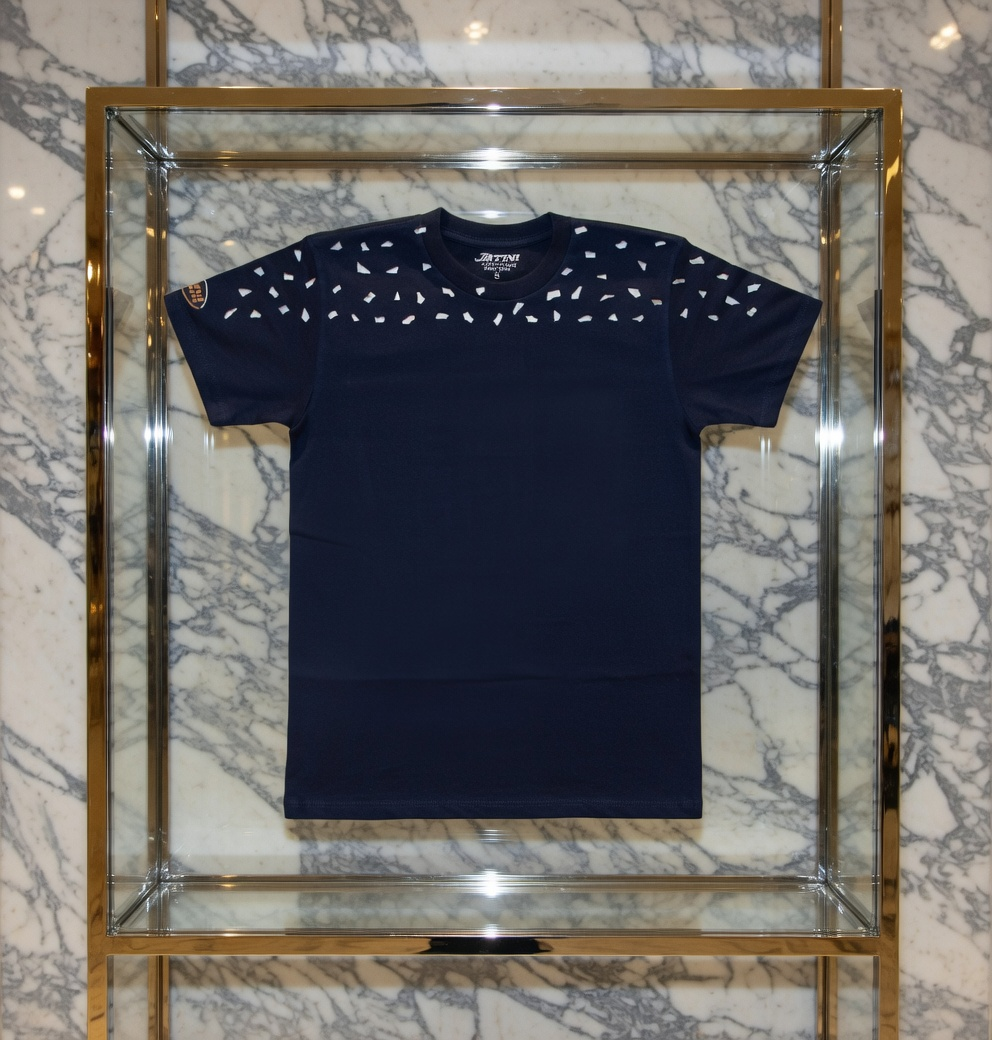 JATINI ONE OF ONE REFLECTIVE TEE. SIZE-SMALL