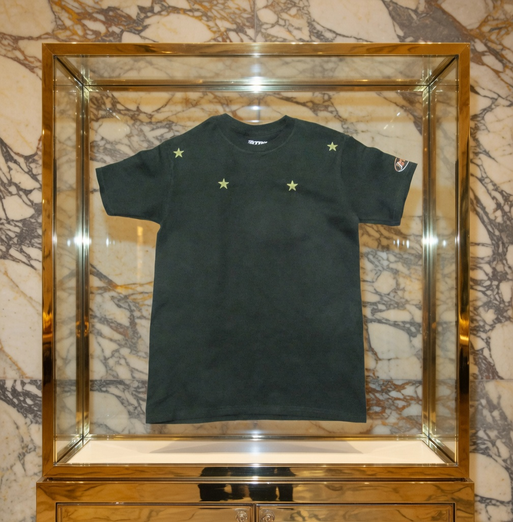 JATINI ONE OF ONE REFLECTIVE TEE. SIZE-SMALL
