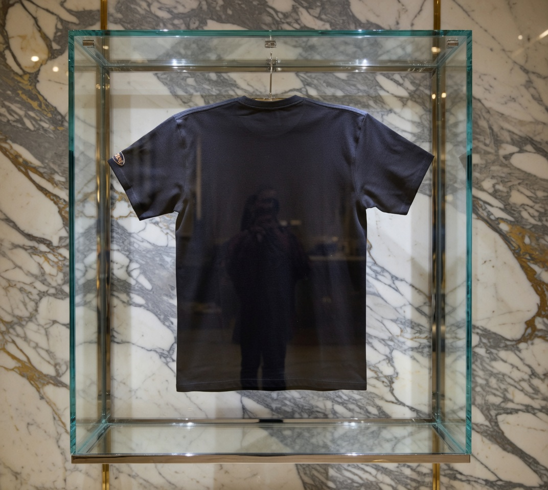 JATINI ONE OF ONE CLASSIC TEE. SIZE-LARGE
