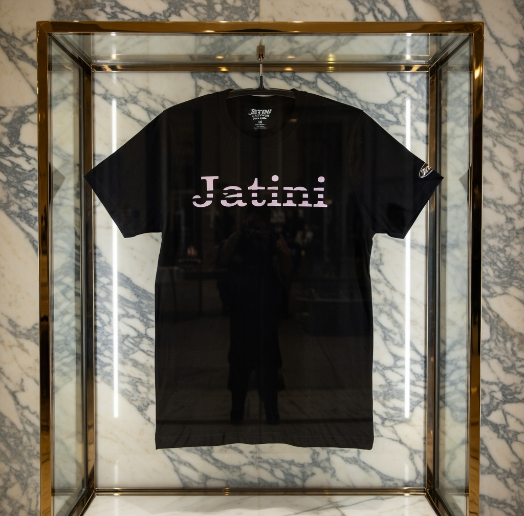 JATINI ONE OF ONE CLASSIC TEE. SIZE-MEDIUM