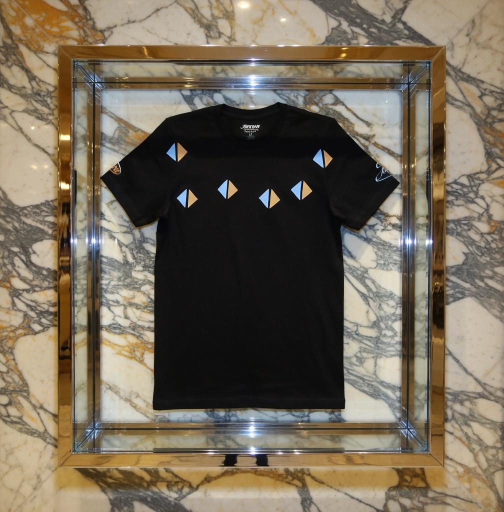 JATINI ONE OF ONE SIGNATURE TEE. SIZE-MEDIUM