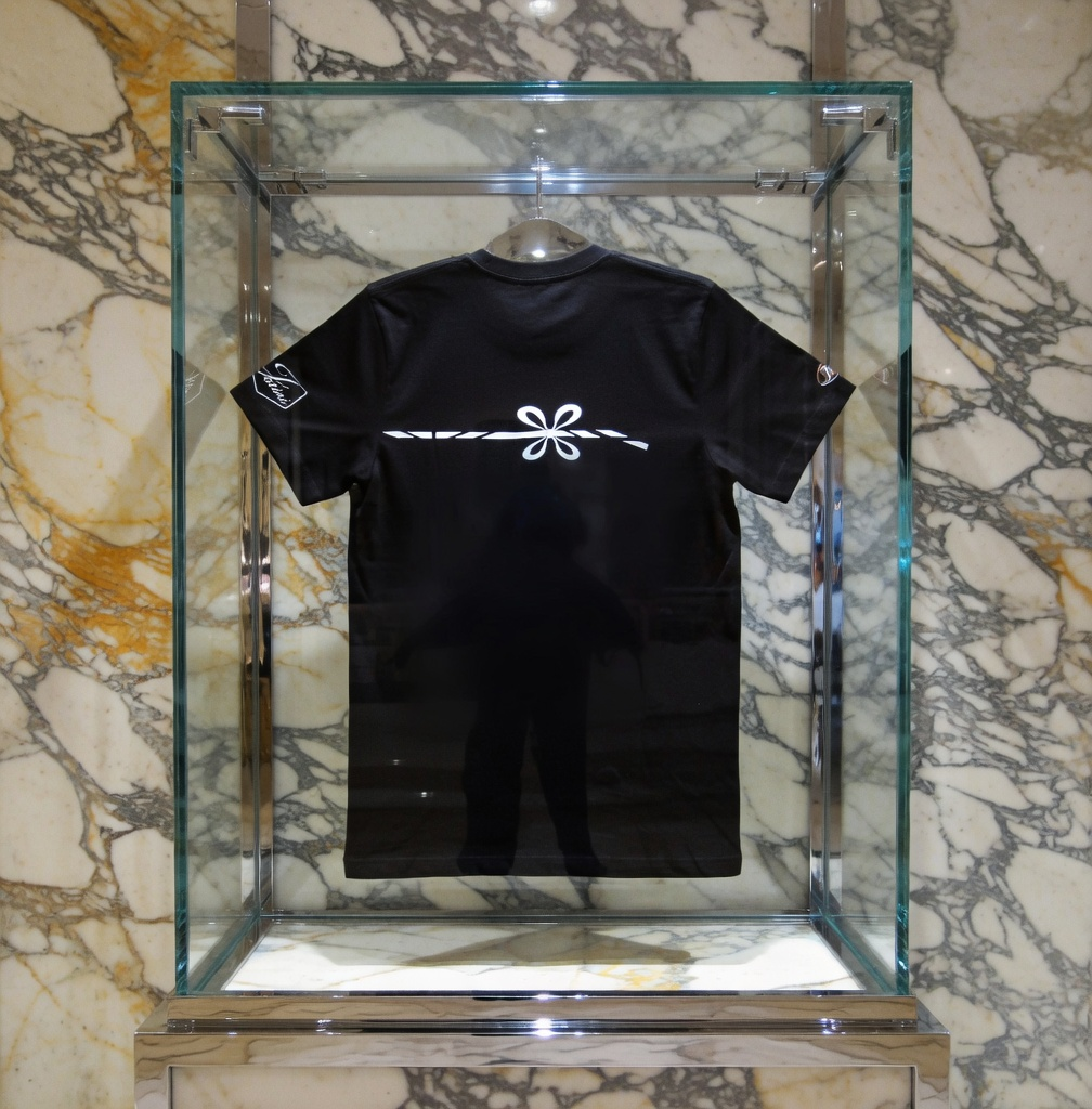 JATINI ONE OF ONE SIGNATURE TEE. SIZE-MEDIUM