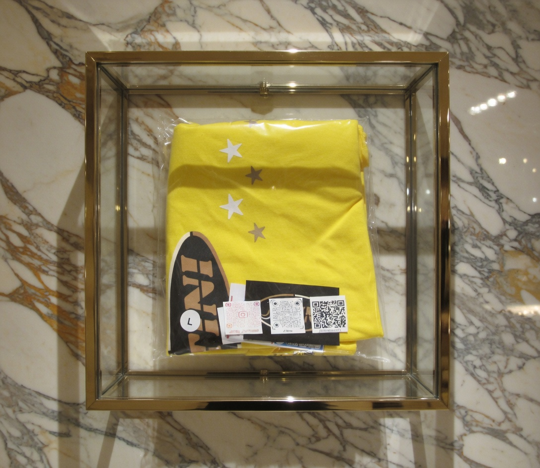 JATINI ONE OF ONE CLASSIC TEE. SIZE-LARGE