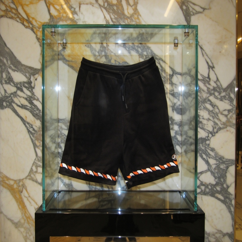 JATINI ONE OF ONE SHORTS. SIZE-XLARGE