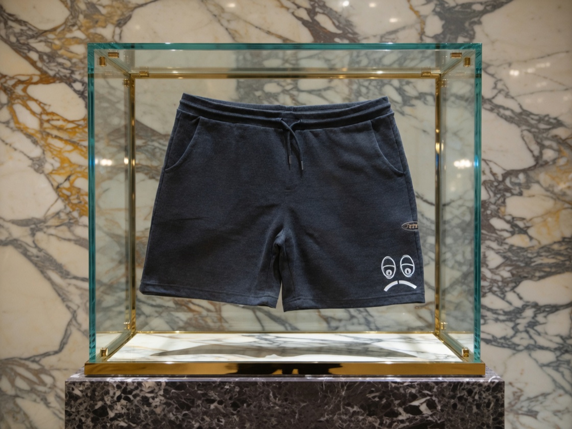 JATINI ONE OF ONE SHORTS. SIZE 2-XLARGE