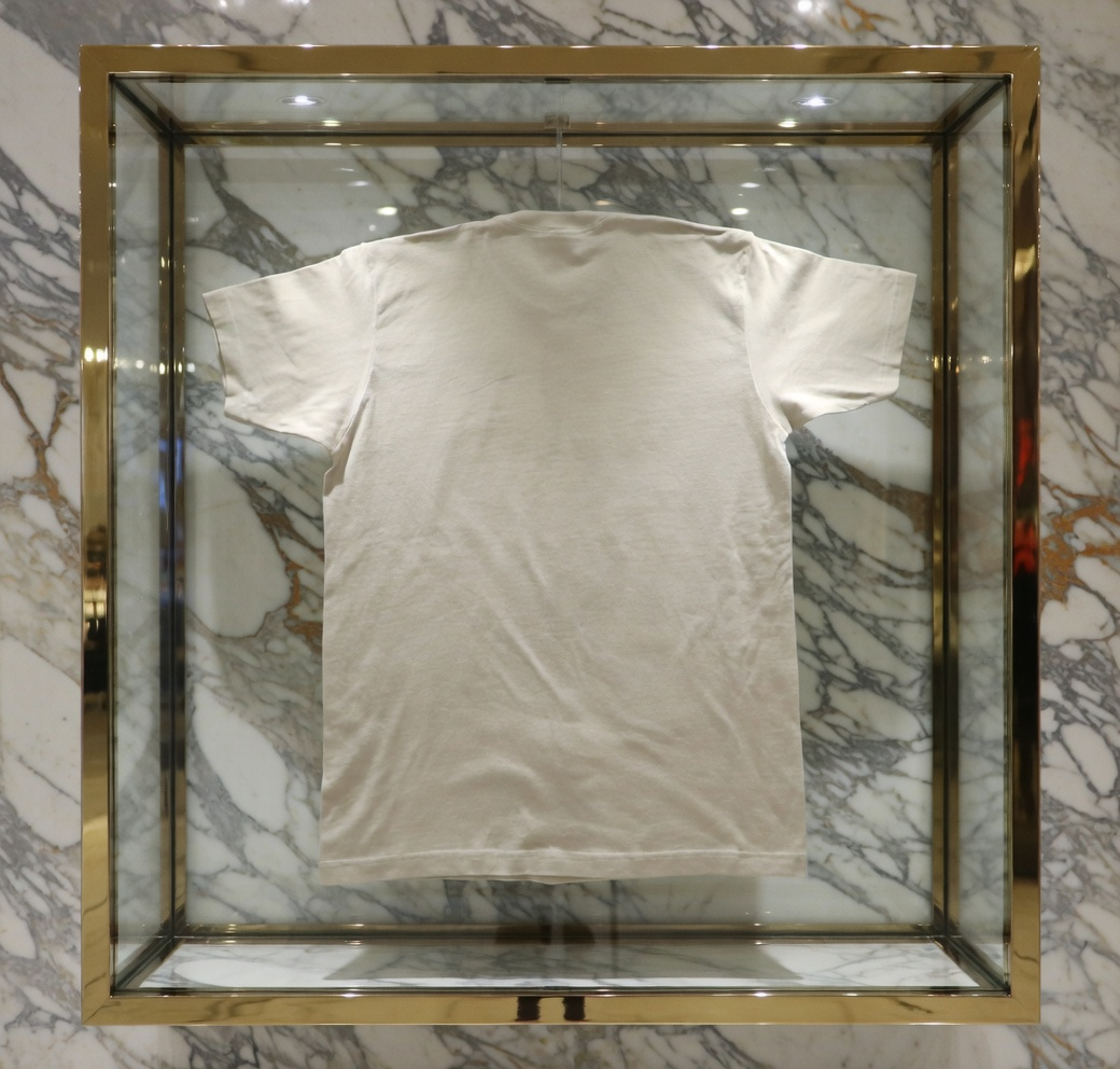 JATINI ONE OF ONE CLASSIC TEE. SIZE-LARGE