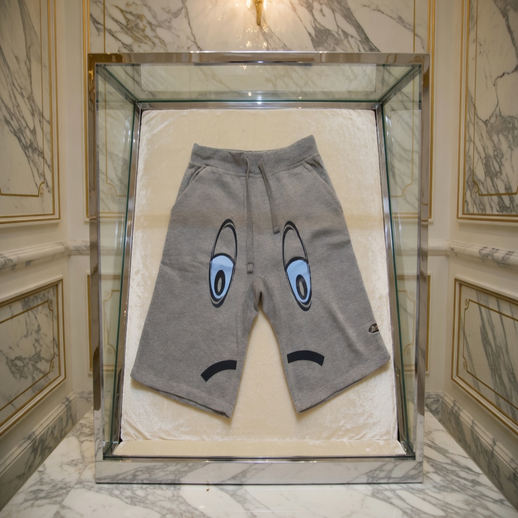 JATINI ONE OF ONE SHORTS. SIZE-LARGE