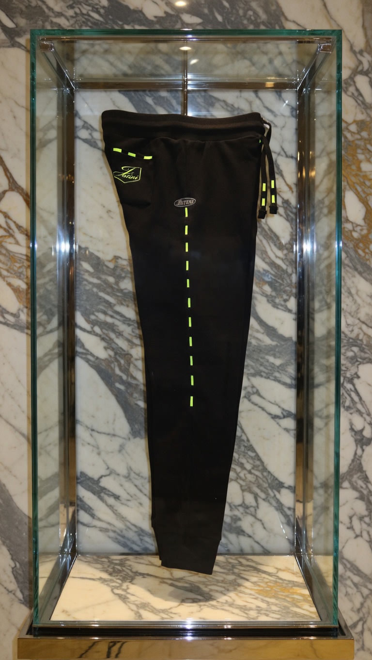 JATINI ONE OF ONE JOGGER PANTS. SIZE-LARGE