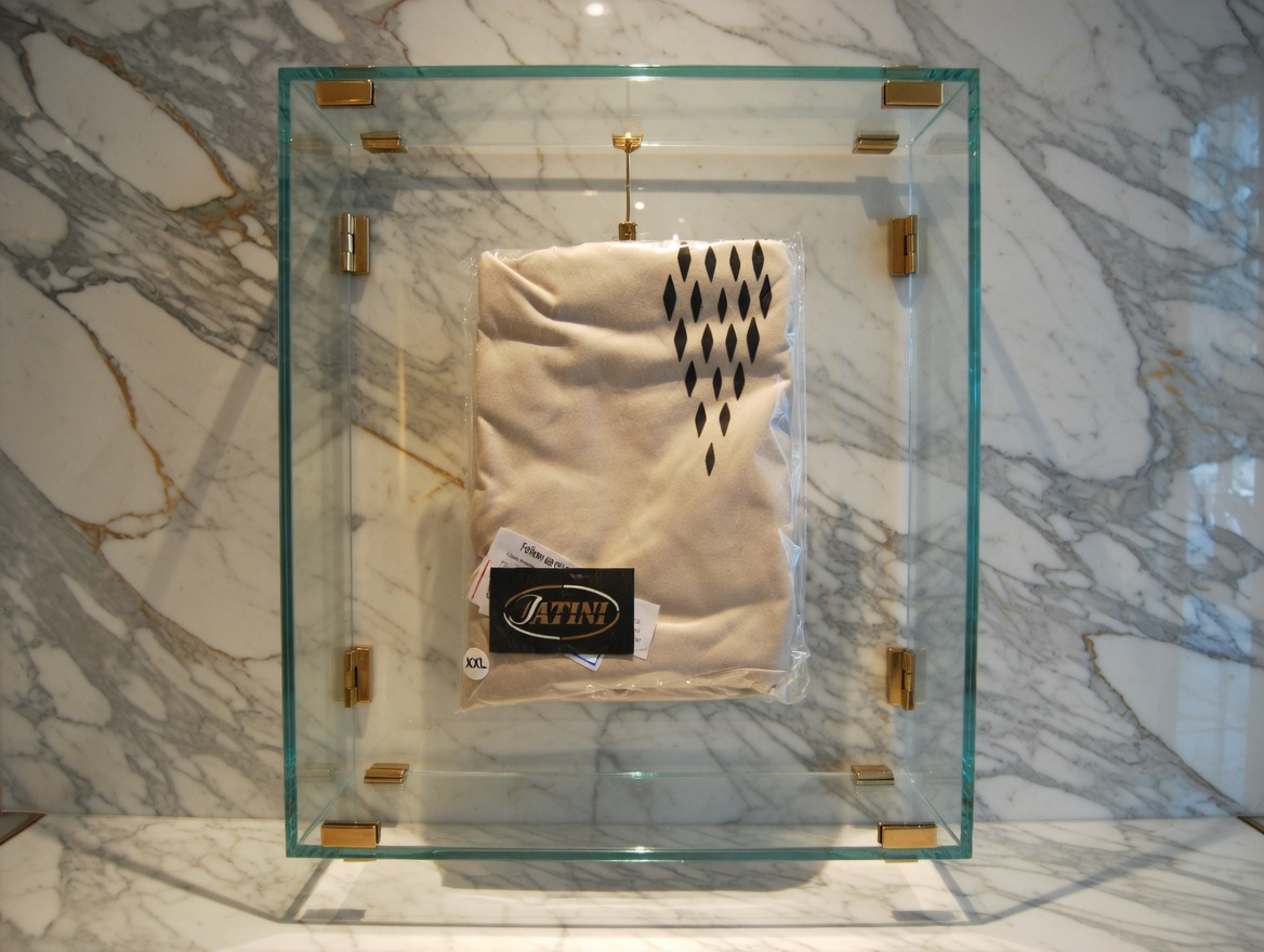 JATINI ONE OF ONE CLASSIC TEE. SIZE 2X-LARGE