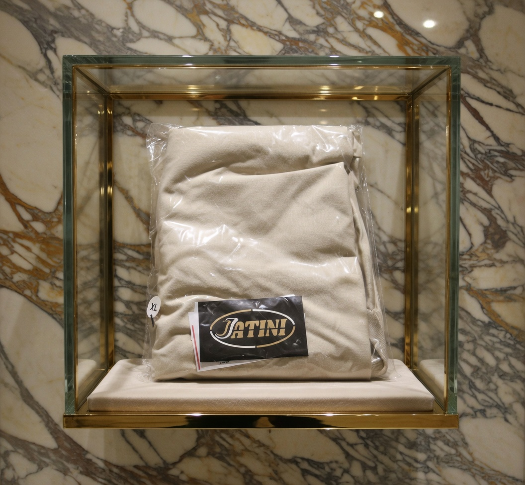 JATINI ONE OF ONE CLASSIC TEE. SIZE-XLARGE