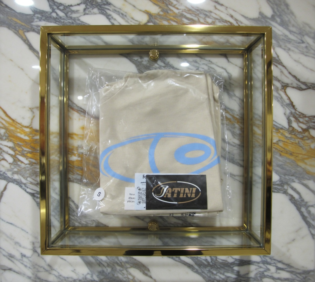 JATINI ONE OF ONE CLASSIC TEE. SIZE-SMALL