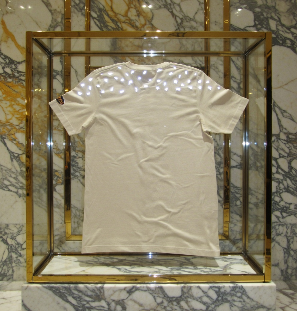 JATINI ONE OF ONE REFLECTIVE TEE. SIZE-MEDIUM