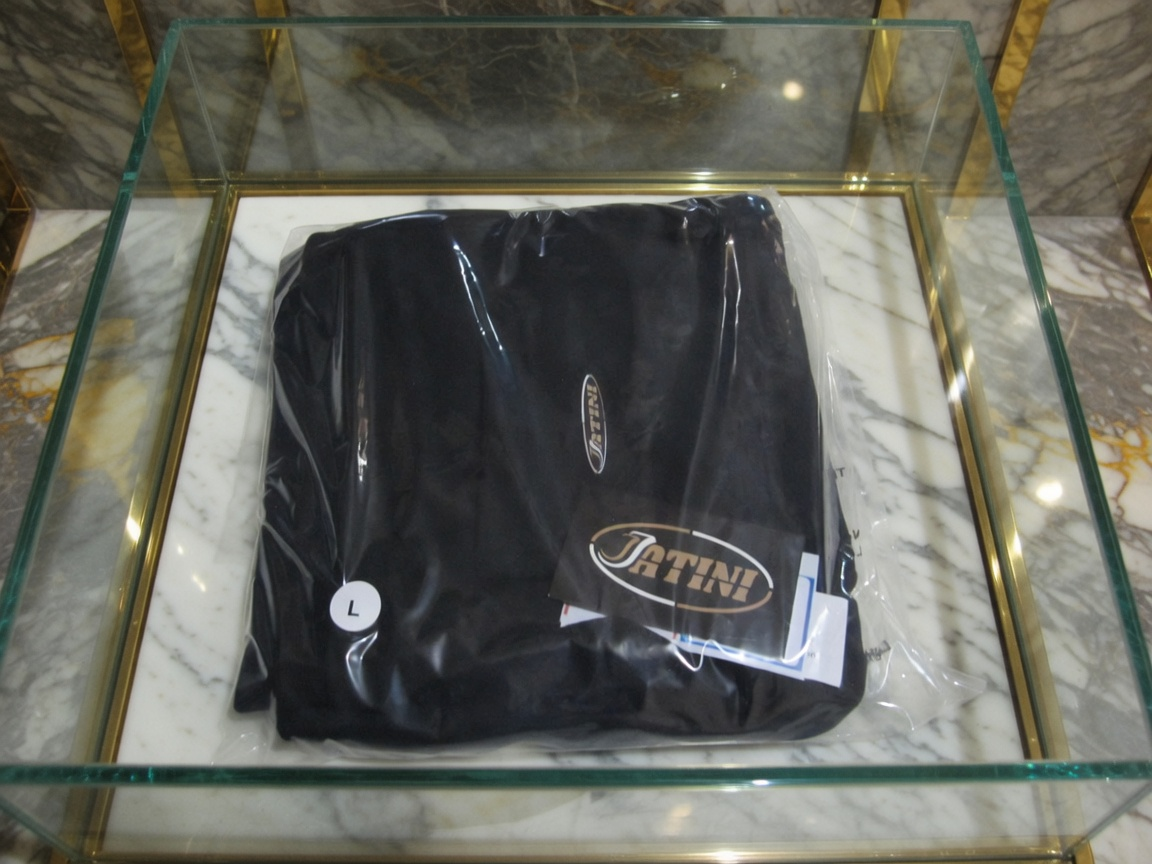 JATINI ONE OF ONE SHORTS. SIZE-LARGE