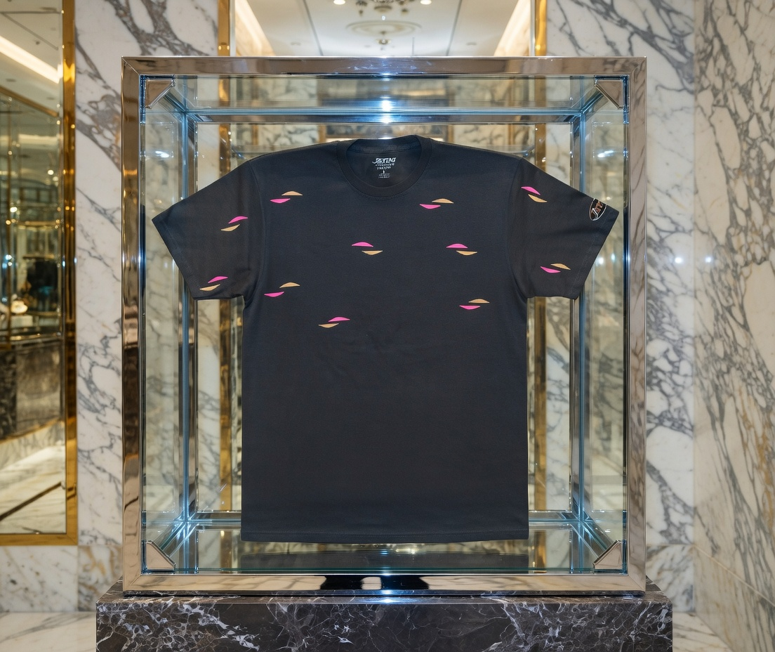 JATINI ONE OF ONE NEON TEE. SIZE-LARGE