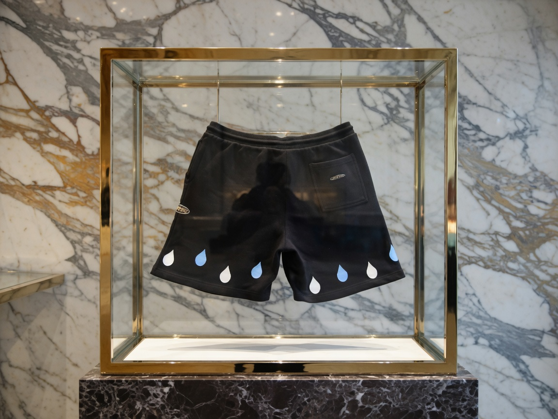 JATINI ONE OF ONE SHORTS. SIZE-XLARGE
