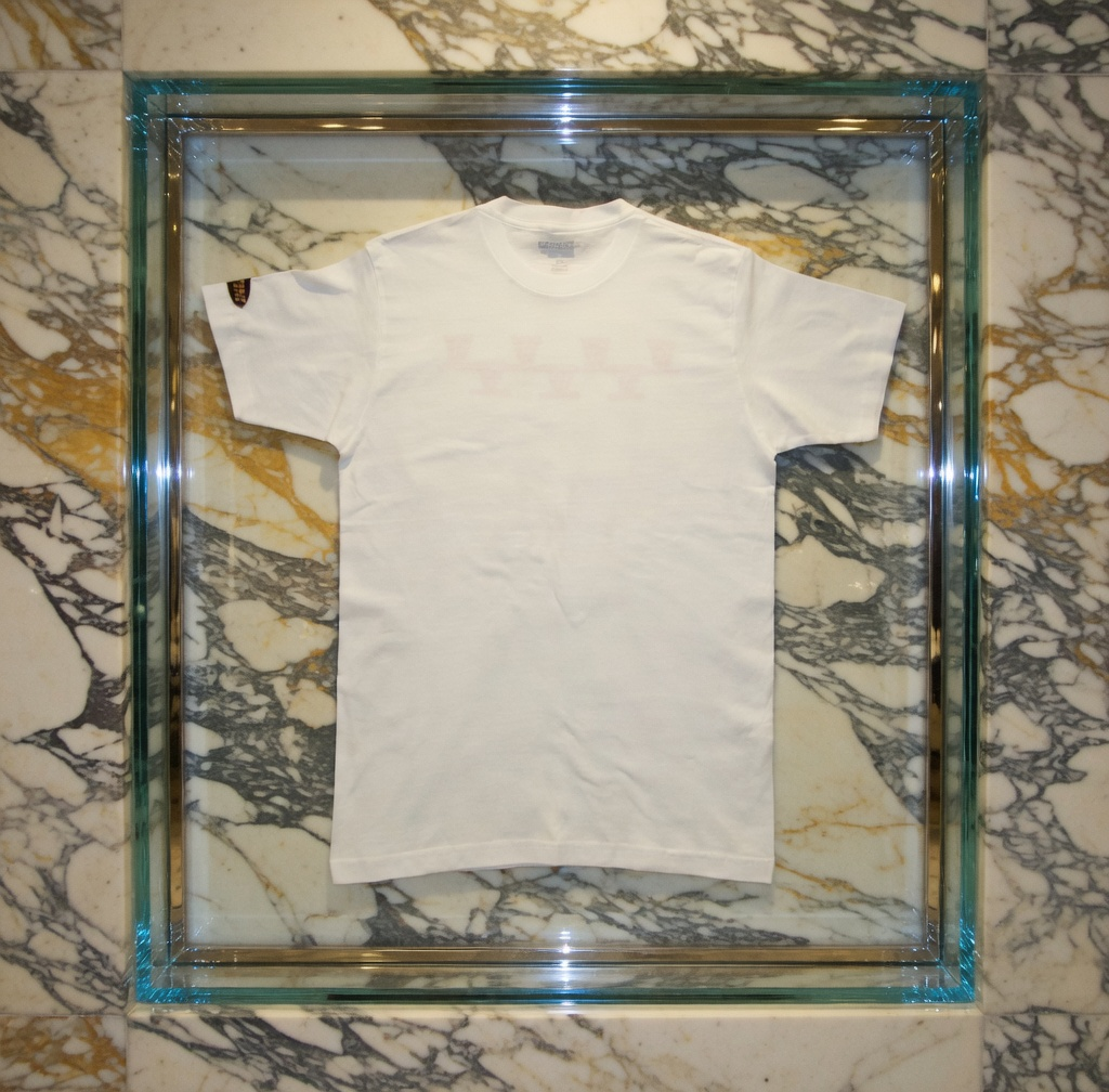 JATINI ONE OF ONE NEW YORK TEE. SIZE-MEDIUM