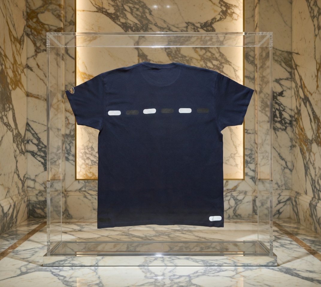 JATINI ONE OF ONE REFLECTIVE TEE. SIZE. 2X-LARGE