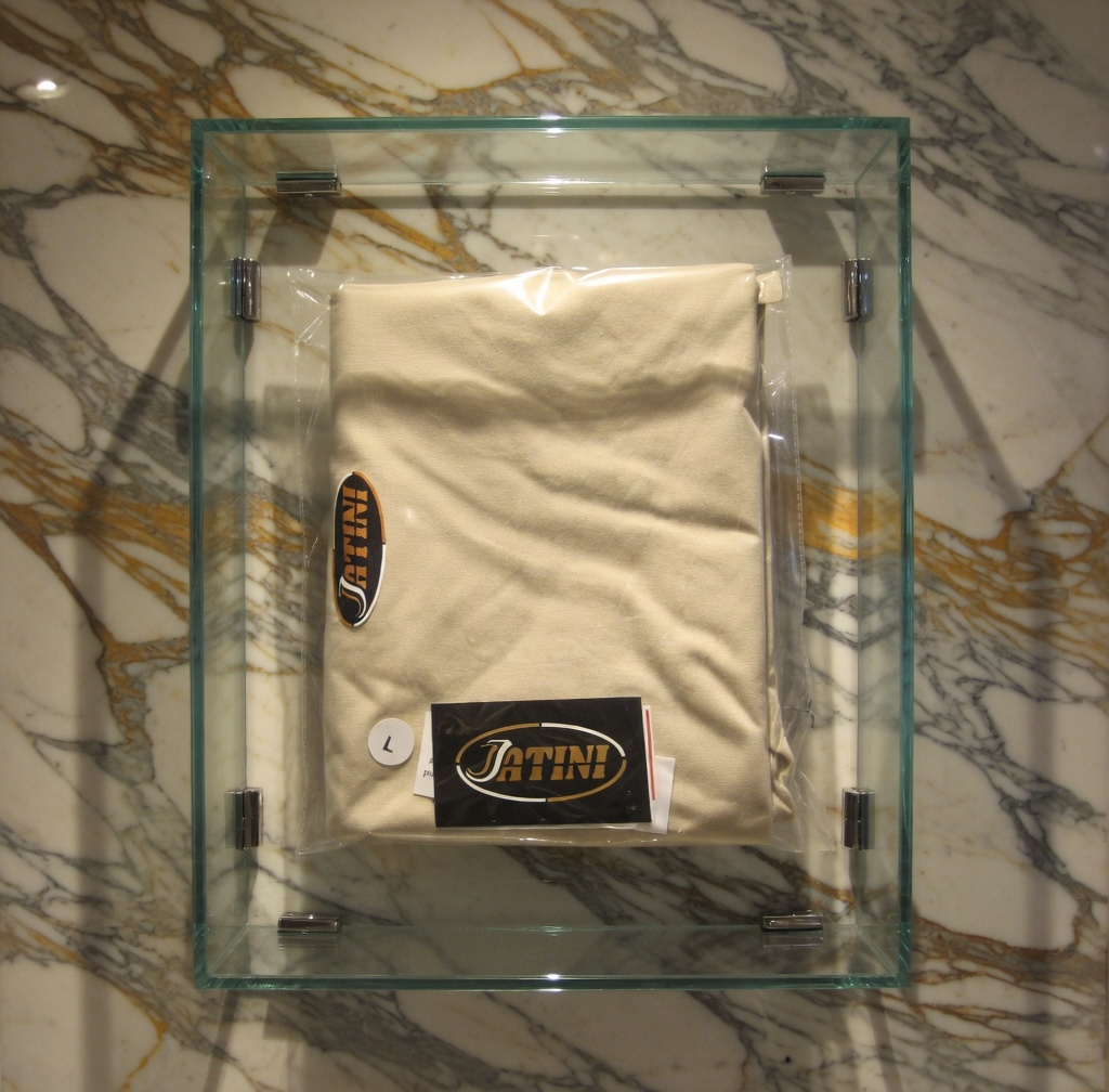 JATINI ONE OF ONE CLASSIC TEE. SIZE-LARGE