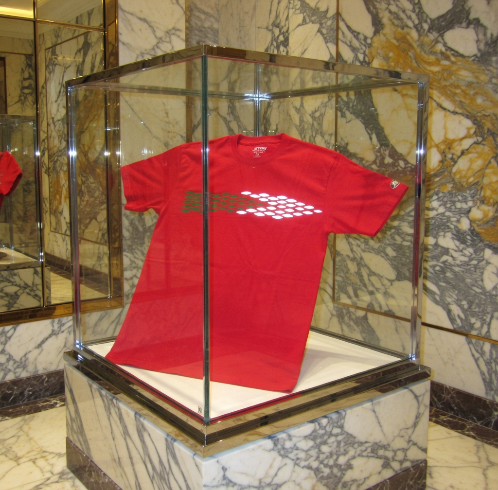 JATINI ONE OF ONE REFLECTIVE TEE. SIZE-MEDIUM